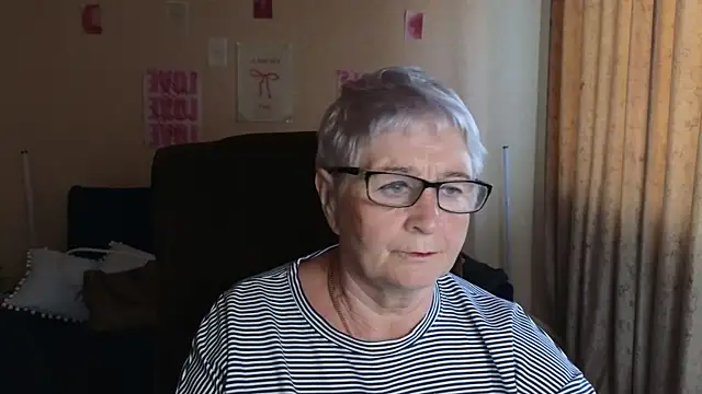Sandra Snowflake online show from 05-27-26, 04:09