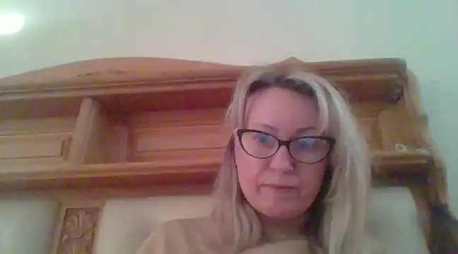 Snapshot of Mary888x chatting on 02-21-25, 02:27 Mary888x online show from 02-21-25, 02:27