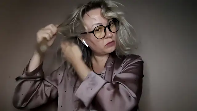 Snapshot of Mary888x chatting on 09-26-25, 05:17 Mary888x online show from 09-26-25, 05:17