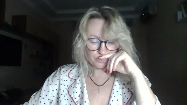 Snapshot of Mary888x chatting on 10-11-25, 06:17 Mary888x online show from 10-11-25, 06:17