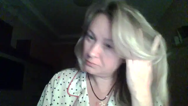 Snapshot of Mary888x chatting on 12-18-25, 09:43 Mary888x online show from 12-18-25, 09:43