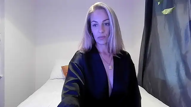 Snapshot of Edenfox- chatting on 09-28-25, 05:07 Edenfox- online show from 09-28-25, 05:07