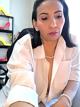 Mrsvictoriaaa online show from 04-23-26, 08:11