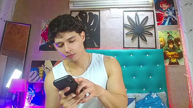 Snapshot of LiamAndrewzz chatting on 10-30-25, 06:19 LiamAndrewzz online show from 10-30-25, 06:19