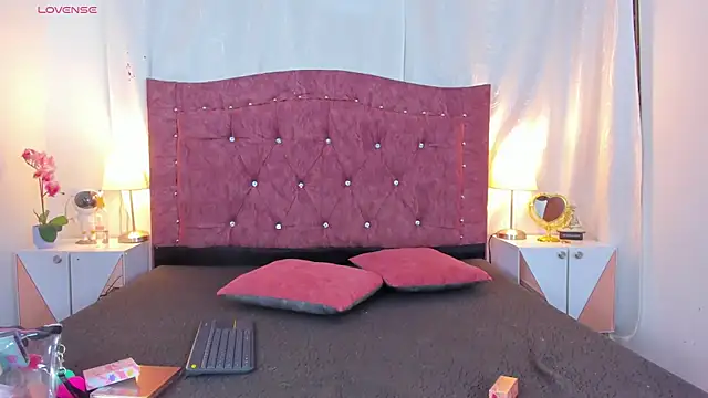 ValentinaGuerra online show from 11-29-25, 10:24