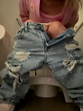 Snapshot of skybeatrice7 chatting on 10-08-25, 10:51 skybeatrice7 online show from 10-08-25, 10:51