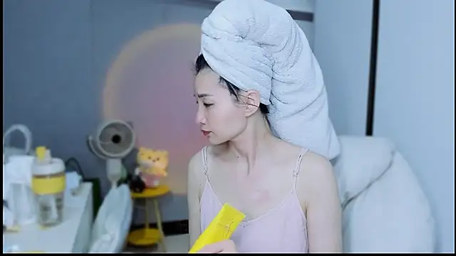 Snapshot of A_dabo chatting on 11-05-25, 03:01 A dabo online show from 11-05-25, 03:01