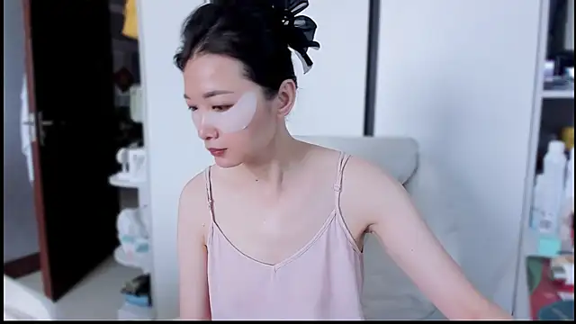 Snapshot of A_dabo chatting on 11-13-25, 06:23 A dabo online show from 11-13-25, 06:23