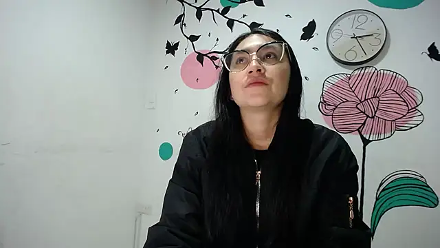 Snapshot of Arielle_lov chatting on 02-28-25, 11:36 Arielle lov online show from 02-28-25, 11:36