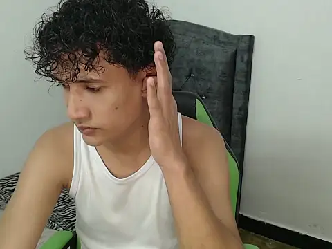 Snapshot of Boy_coll chatting on 03-09-26, 05:33 Boy coll online show from 03-09-26, 05:33