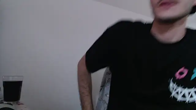 Snapshot of yoyoboy988 chatting on 09-12-25, 04:07 yoyoboy988 online show from 09-12-25, 04:07