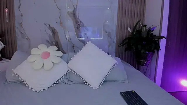 miss martiina online show from 11-26-25, 02:01