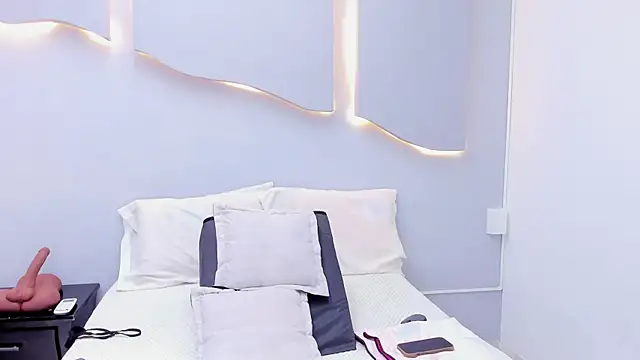 EmilyDiaaz online show from 04-15-26, 12:23