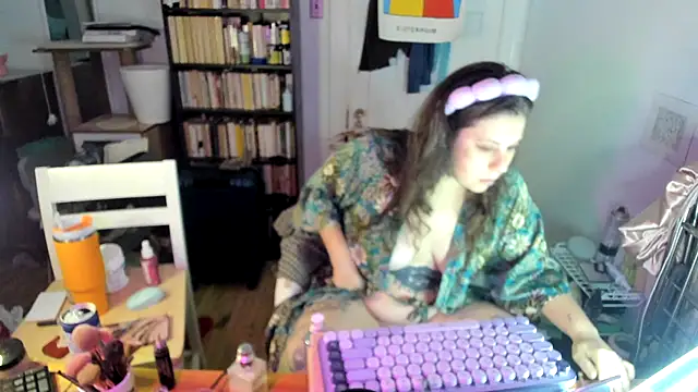 Snapshot of Rosiee69_ chatting on 11-02-25, 04:42 Rosiee69  online show from 11-02-25, 04:42