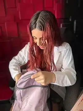 Snapshot of Emily-teen chatting on 10-14-25, 01:45 Emily-teen online show from 10-14-25, 01:45