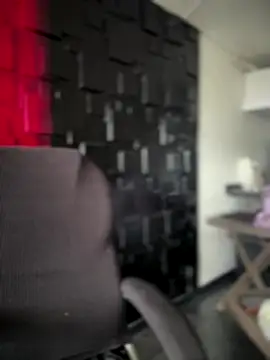 Emily-teen online show from 11-24-25, 01:22