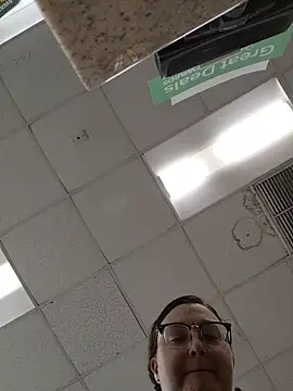 Snapshot of HTXBELLE chatting on 11-12-25, 08:19 HTXBELLE online show from 11-12-25, 08:19