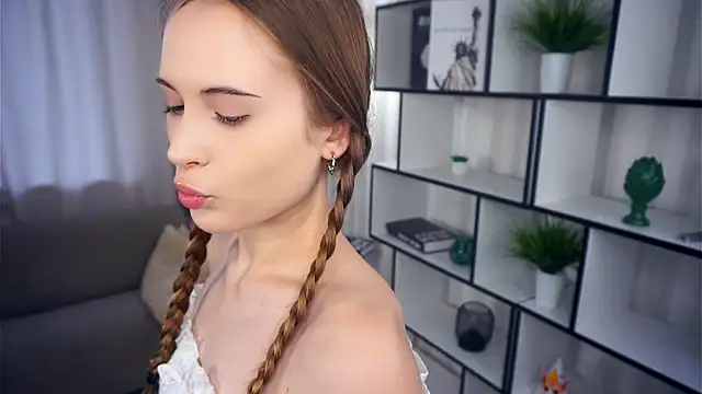 QuennaCoote online show from 10-15-25, 06:13