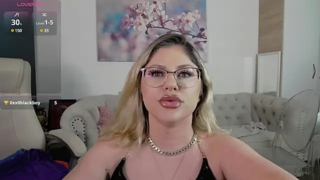 Snapshot of JanelleBrown_ chatting on 03-07-25, 04:44 JanelleBrown  online show from 03-07-25, 04:44