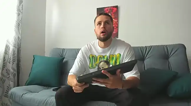 Snapshot of bastianwatson10 chatting on 03-07-25, 06:00 bastianwatson10 online show from 03-07-25, 06:00