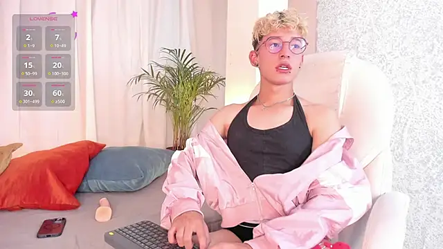 Snapshot of iiangel_ chatting on 02-21-25, 03:34 iiangel  online show from 02-21-25, 03:34