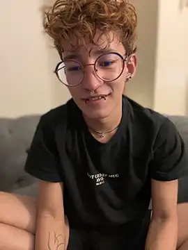 Snapshot of iiangel_ chatting on 10-03-25, 10:51 iiangel  online show from 10-03-25, 10:51