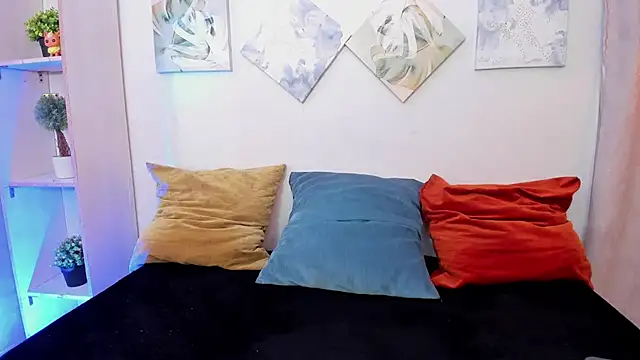 Snapshot of iiangel_ chatting on 10-31-25, 04:46 iiangel  online show from 10-31-25, 04:46