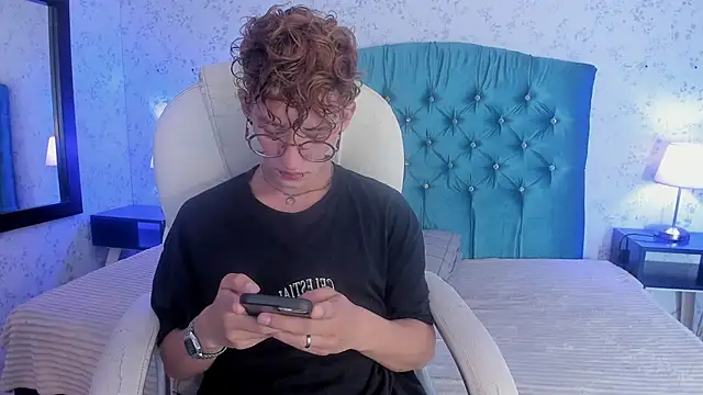 Snapshot of iiangel_ chatting on 11-12-25, 04:35 iiangel online show from 11-12-25, 04:35