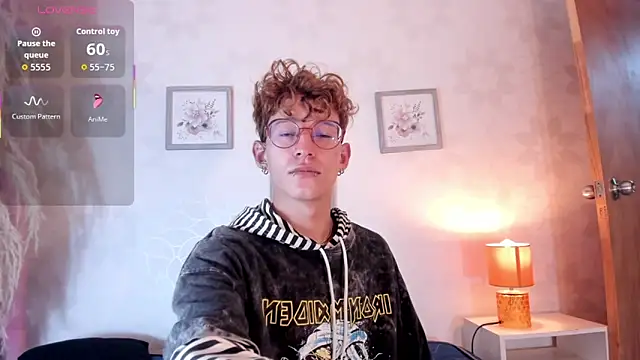 Snapshot of iiangel_ chatting on 11-21-25, 05:39 iiangel online show from 11-21-25, 05:39