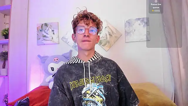 Snapshot of iiangel_ chatting on 11-21-25, 06:50 iiangel online show from 11-21-25, 06:50