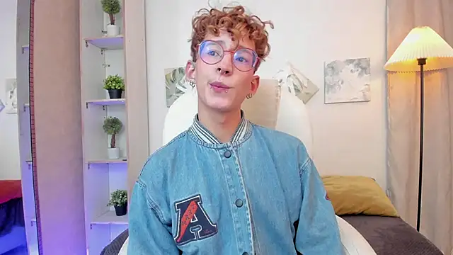 Snapshot of iiangel_ chatting on 11-30-25, 02:59 iiangel online show from 11-30-25, 02:59