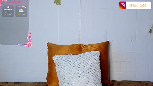 Snapshot of LiaHansson chatting on 11-19-25, 04:51 LiaHansson online show from 11-19-25, 04:51