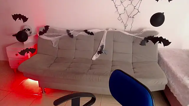 Snapshot of emily-777 chatting on 10-23-25, 10:30 emily-777 online show from 10-23-25, 10:30