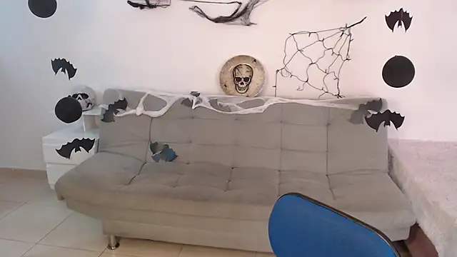 Snapshot of emily-777 chatting on 10-31-25, 10:27 emily-777 online show from 10-31-25, 10:27