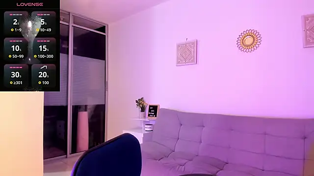 Snapshot of emily-777 chatting on 12-15-25, 08:35 emily-777 online show from 12-15-25, 08:35