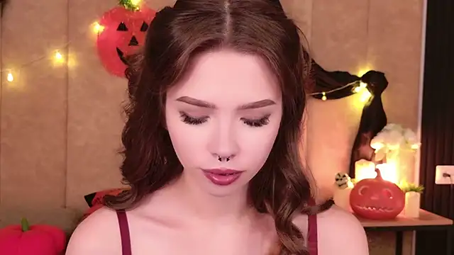 Sierra Fane online show from 10-27-25, 06:28