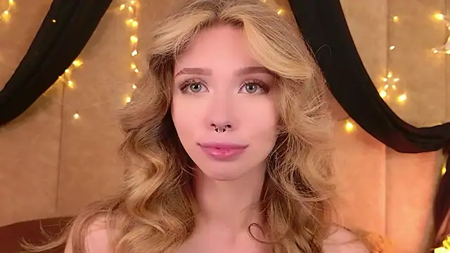 Snapshot of Sierra_Fane chatting on 05-31-26, 05:59 Sierra Fane online show from 05-31-26, 05:59