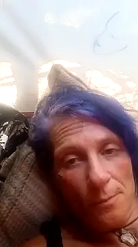 Snapshot of MfMwTrinity chatting on 10-21-25, 08:31 MfMwTrinity online show from 10-21-25, 08:31