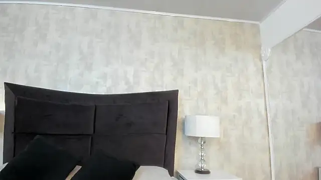 NahomyCarther online show from 10-10-25, 03:49