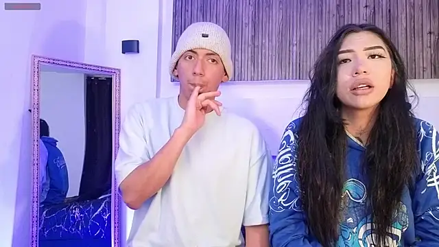 Snapshot of aron_and_paula chatting on 09-29-25, 04:17 aron and paula online show from 09-29-25, 04:17