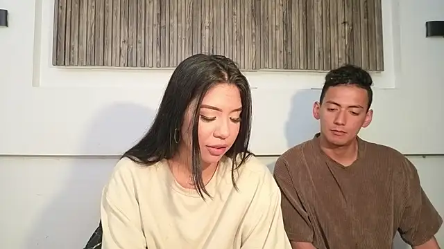 Snapshot of aron_and_paula chatting on 11-10-25, 03:27 aron and paula online show from 11-10-25, 03:27