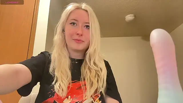 Snapshot of ashisscene chatting on 01-10-26, 03:19 ashisscene online show from 01-10-26, 03:19