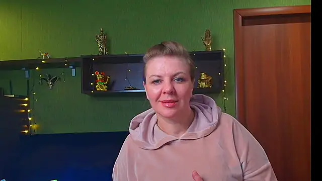 Snapshot of VeronikawGold chatting on 04-29-26, 07:53 VeronikawGold online show from 04-29-26, 07:53