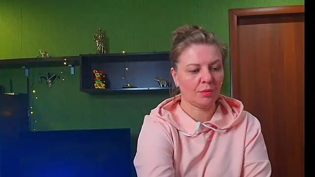 Snapshot of VeronikawGold chatting on 04-30-26, 08:57 VeronikawGold online show from 04-30-26, 08:57
