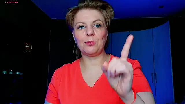 Snapshot of VeronikawGold chatting on 05-08-26, 10:37 VeronikawGold online show from 05-08-26, 10:37