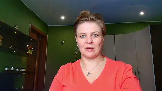 Snapshot of VeronikawGold chatting on 05-16-26, 11:20 VeronikawGold online show from 05-16-26, 11:20