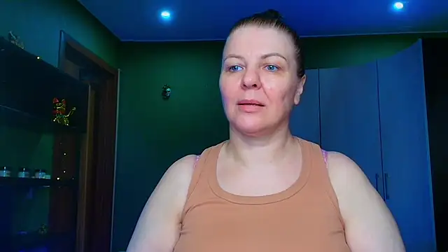 Snapshot of VeronikawGold chatting on 05-18-26, 12:00 VeronikawGold online show from 05-18-26, 12:00