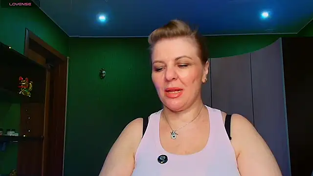 Snapshot of VeronikawGold chatting on 05-20-26, 06:47 VeronikawGold online show from 05-20-26, 06:47