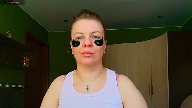 Snapshot of VeronikawGold chatting on 05-22-26, 05:14 VeronikawGold online show from 05-22-26, 05:14