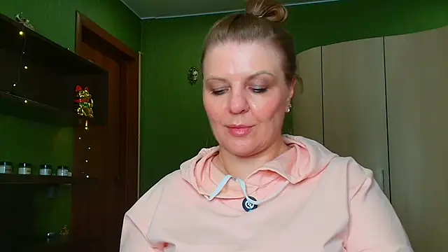Snapshot of VeronikawGold chatting on 05-27-26, 01:57 VeronikawGold online show from 05-27-26, 01:57
